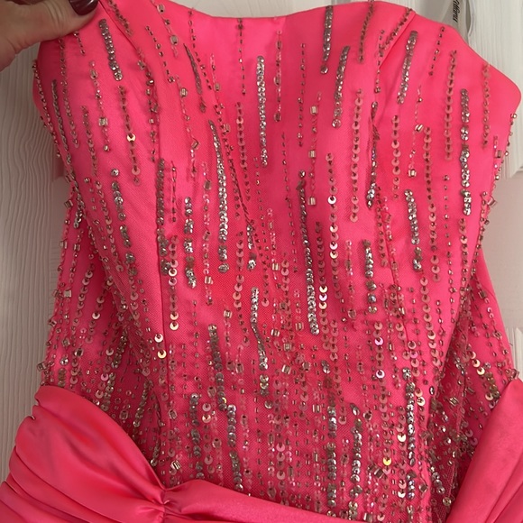 Tiffany design bright Barbie pink formal dress - Picture 3 of 7
